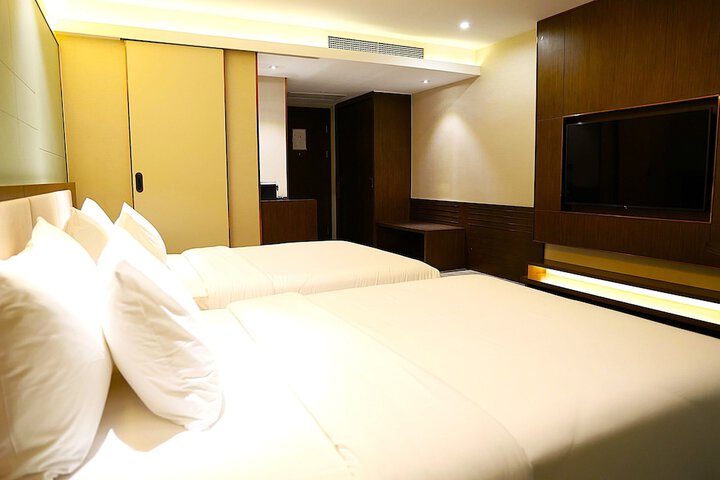 Room 28 of 313