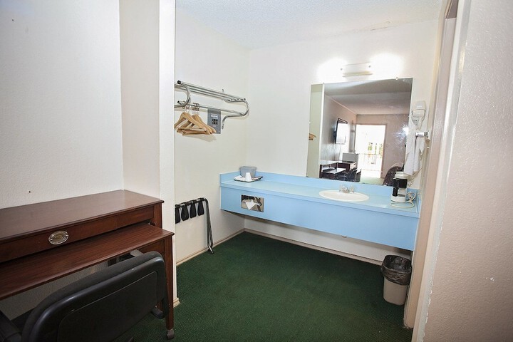Room 7 of 9