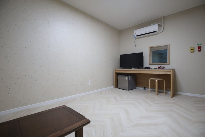 Room 23 of 53