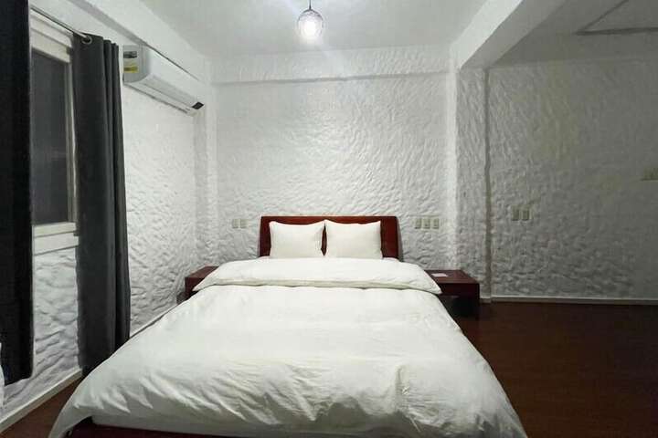 Room 11 of 80