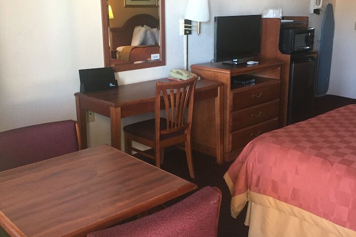 Room 4 of 33