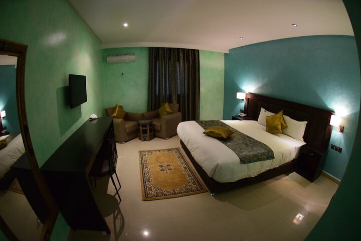 Room 13 of 42