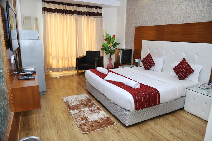 Room 6 of 13