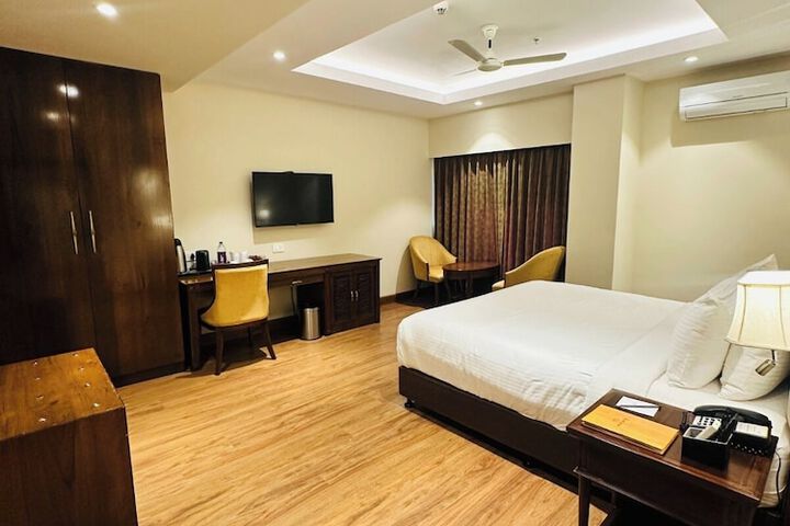 Room 3 of 8