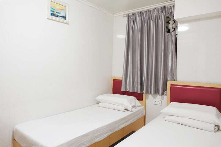 Room 8 of 34
