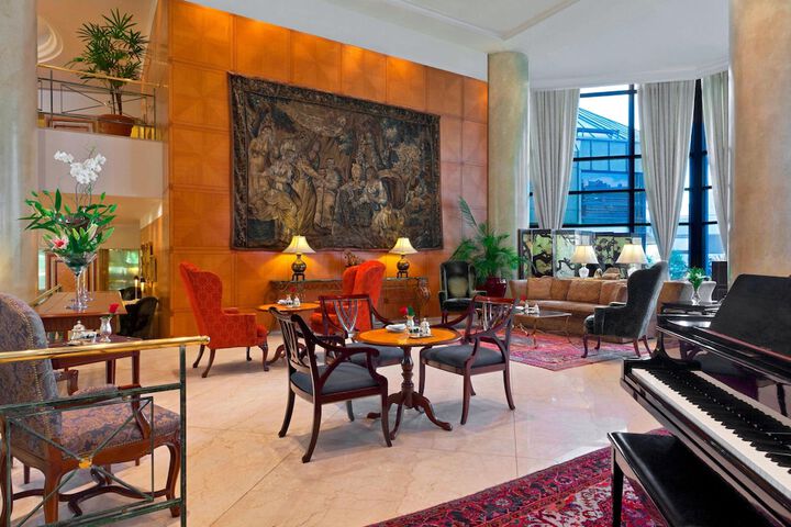 Entrance & Lobby