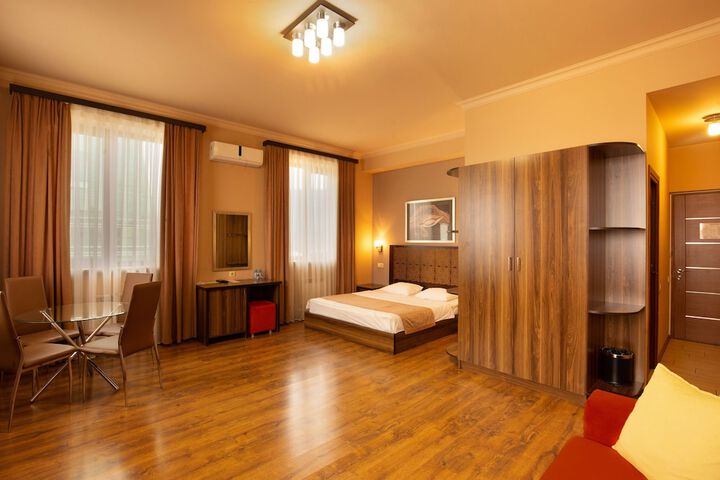 Room 8 of 85