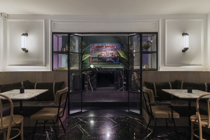 Lounge 65 of 72