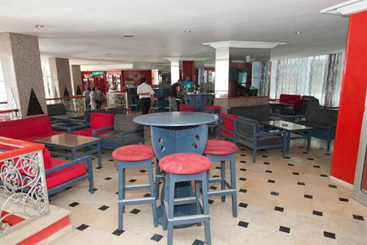 Lounge 41 of 60