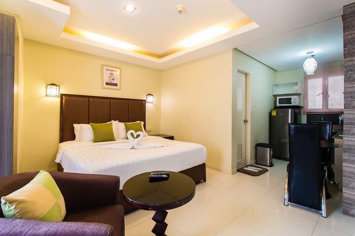 Room 4 of 73