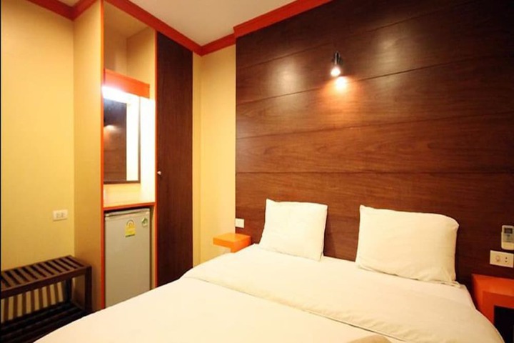 Room 8 of 18