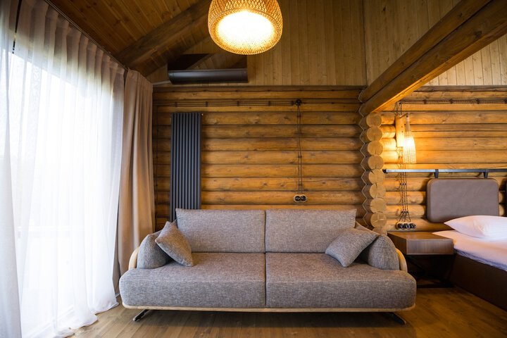 Room 3 of 76