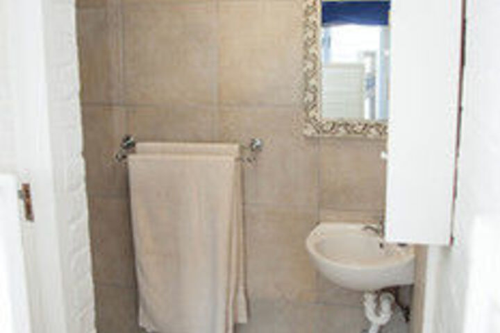 Room 2 of 17