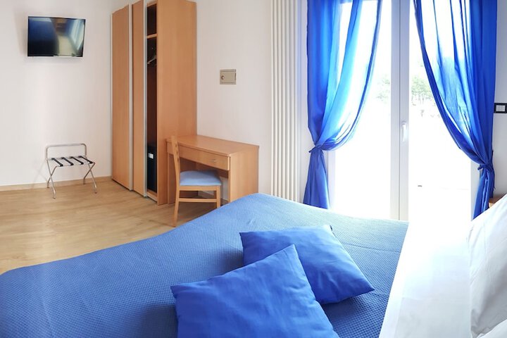 Room 26 of 73