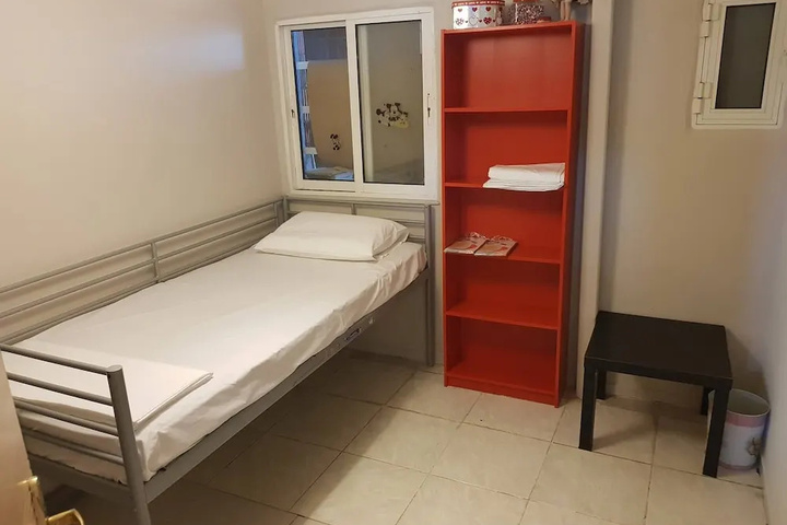 Room 4 of 18