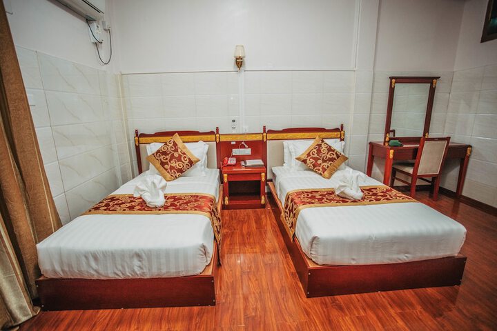 Room 10 of 25
