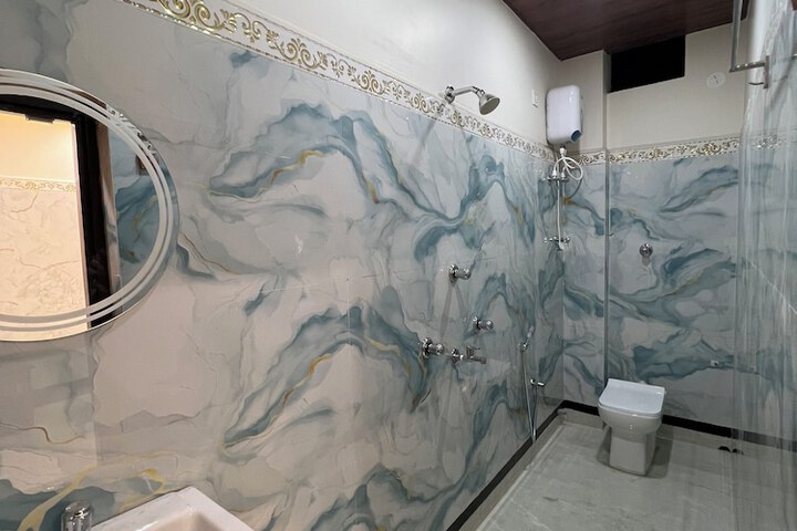 Room 5 of 6