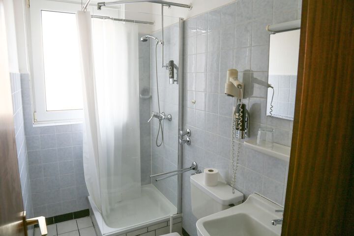 Room 4 of 4