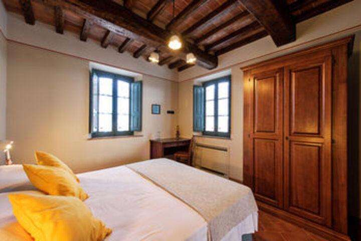 Room 33 of 107