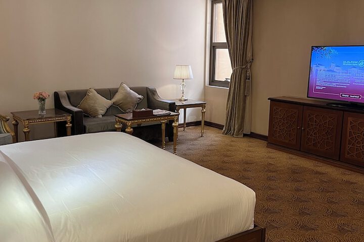 Room 6 of 43