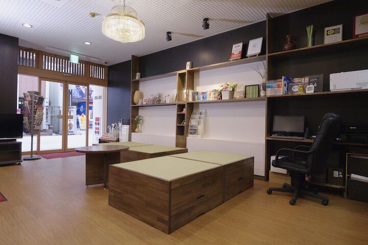 Entrance & Lobby