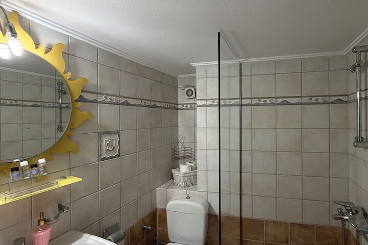 Room 10 of 12