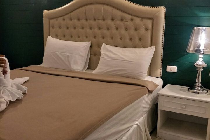 Room 10 of 29