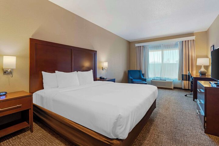 1 King Bed Accessible (4 of 22)