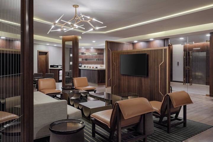 Lounge 40 of 51