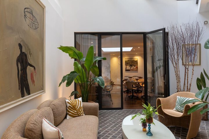 Lounge 60 of 74