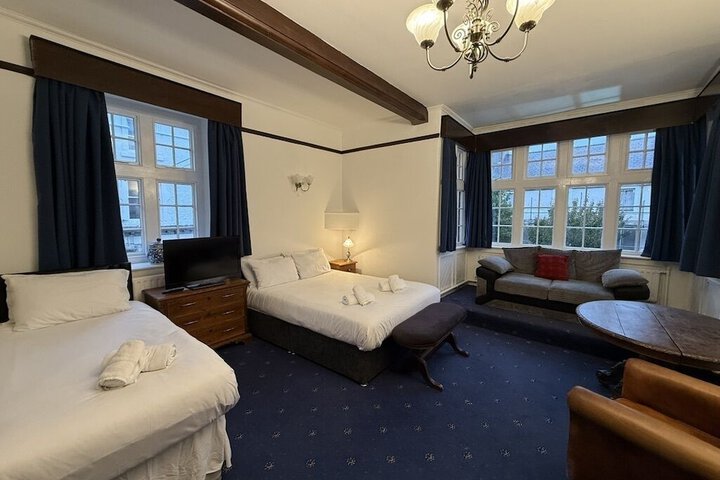 Room 26 of 86