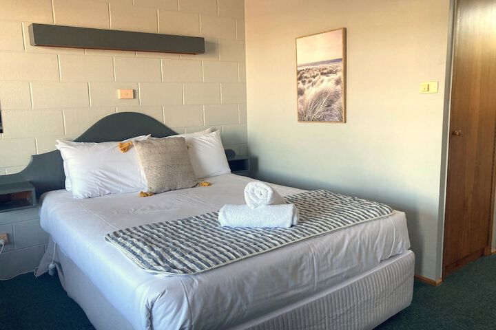 Room 4 of 19