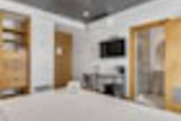 Room 53 of 147