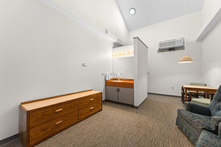 Room 21 of 68