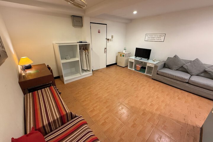 Room 33 of 65