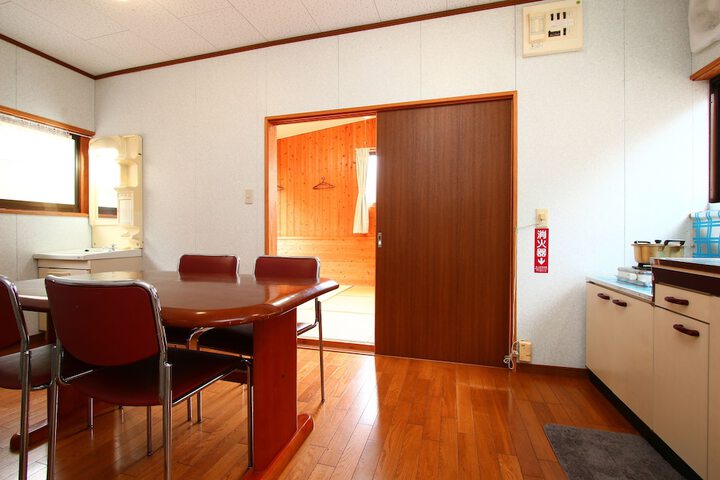 Room 8 of 18