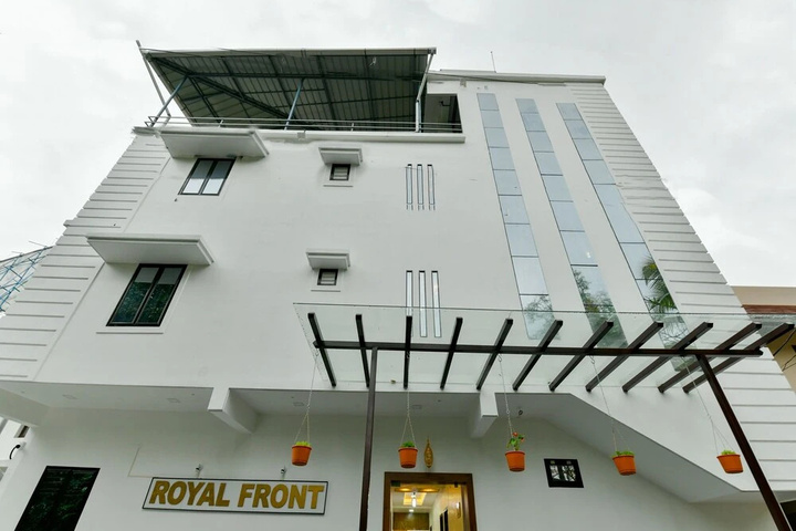 OYO 16605 Royal Front
