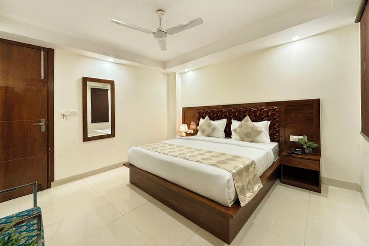 Hotel Emblem Suites by Denver Delhi Airport