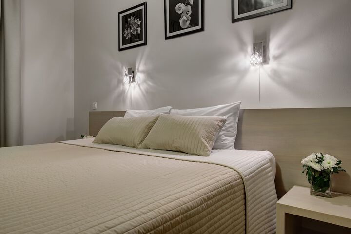 Room 6 of 79