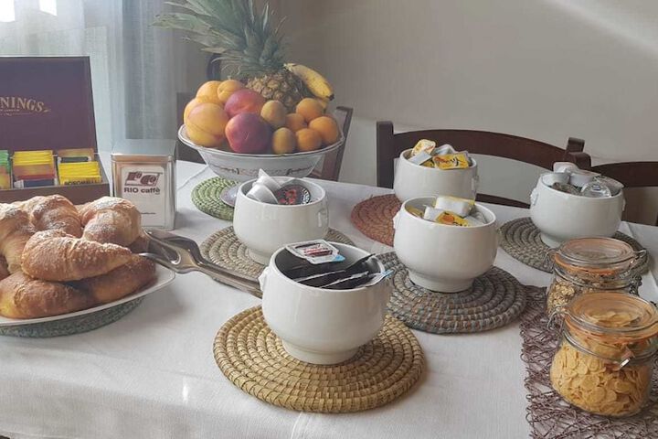 Breakfast/Coffee Service 33 of 52