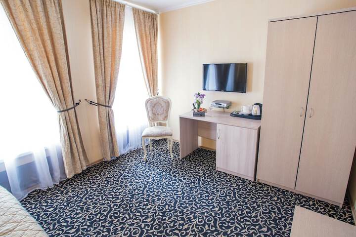 Room 10 of 48