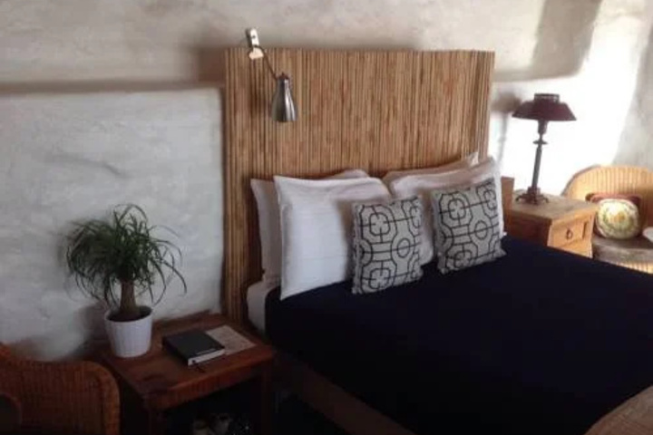 Room 2 of 3