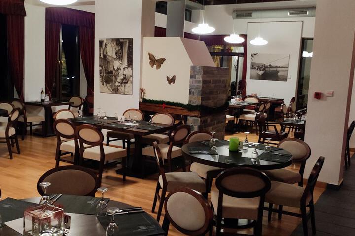 Dining 3 of 30
