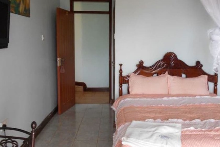 Room 3 of 34