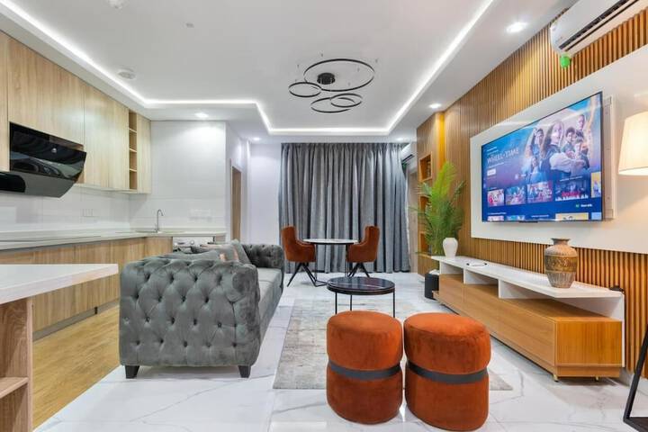 Room 10 of 32