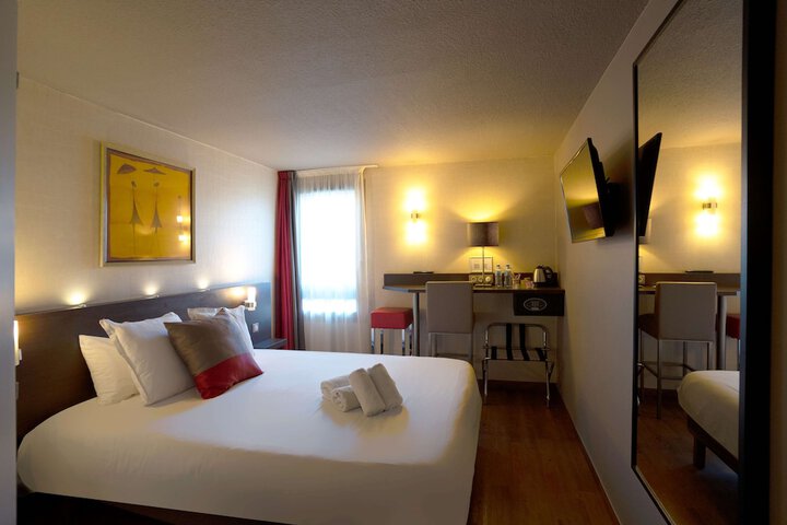 Room 12 of 62