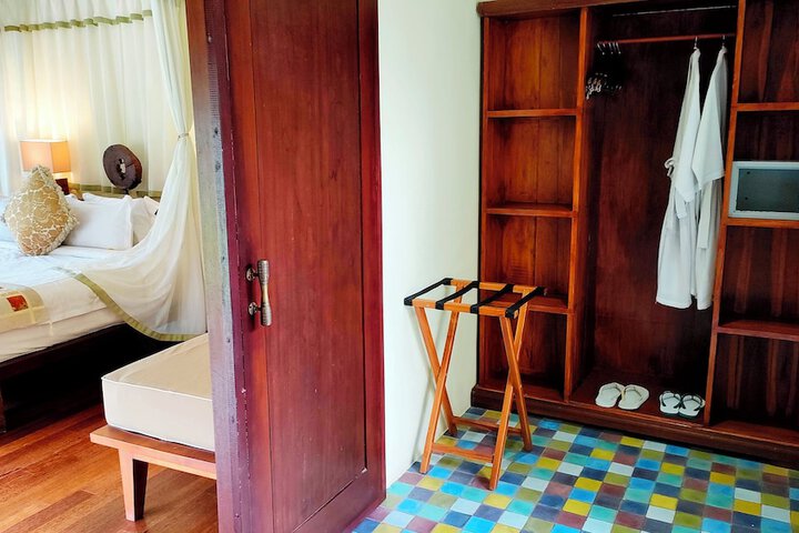Room 42 of 96