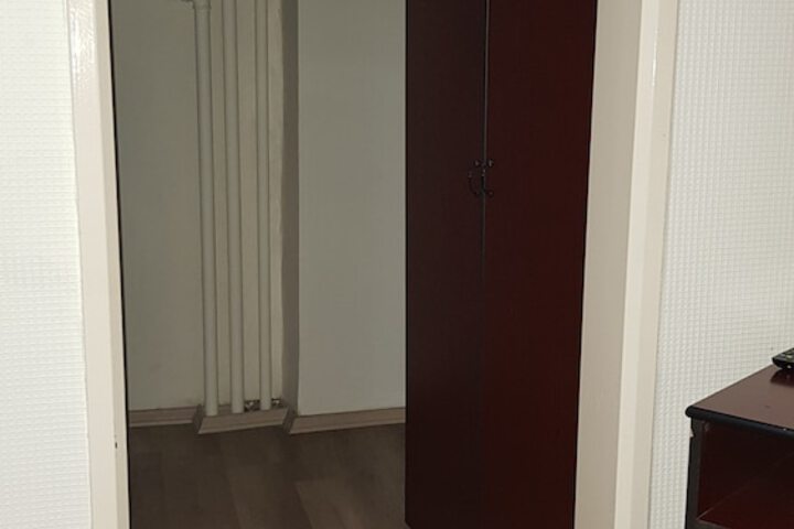 Room 6 of 37