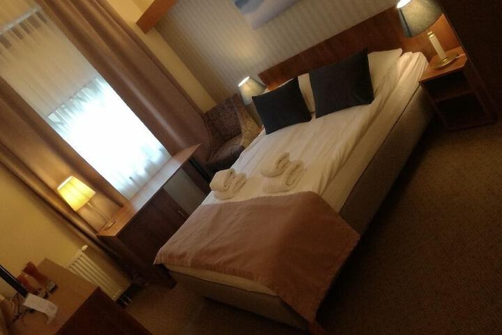Room 2 of 38