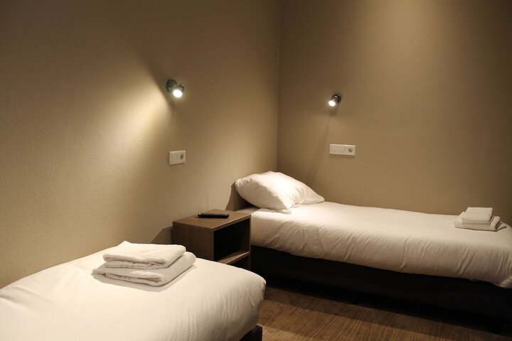 Room 13 of 34